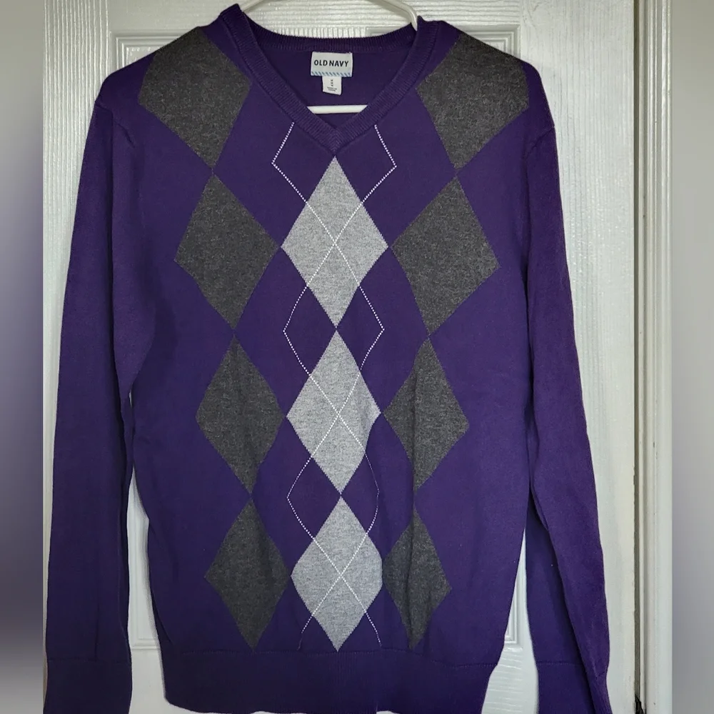 🌟Old Navy Men's argyle v-neck sweater, purple with dark gray and light gray